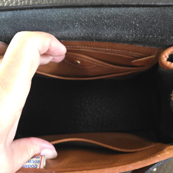 Classic Black and Tan Leather Bag - Picture 4 of 9